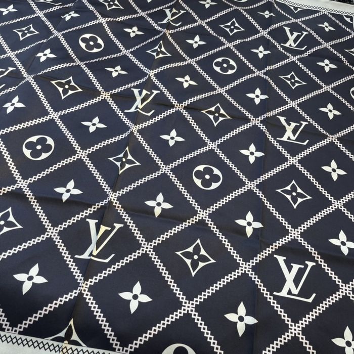 Louis Vuitton Scarf LVS00081